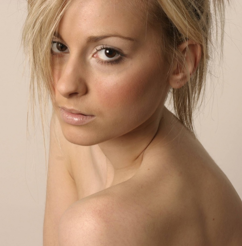 Female model photo shoot of Rosie Fraser Make Up