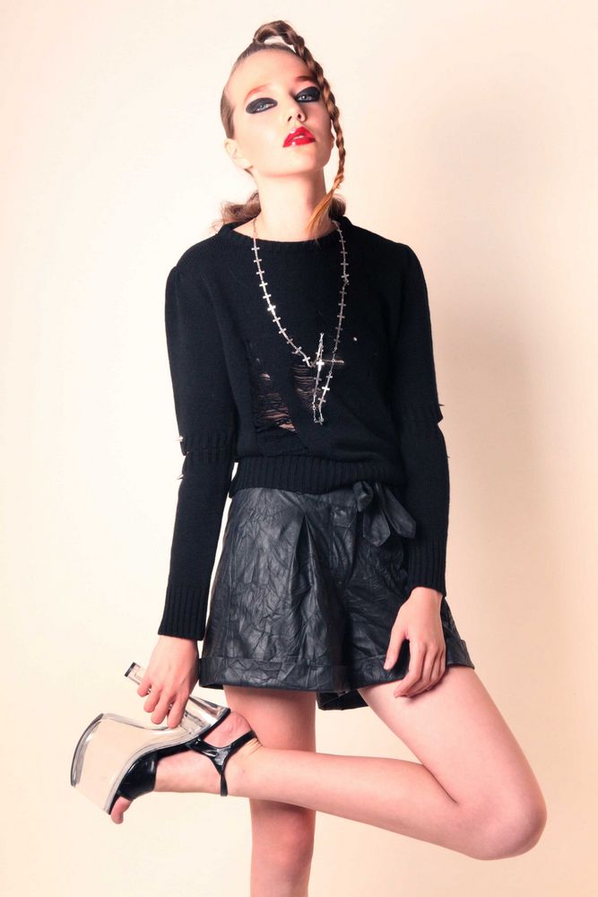 Female model photo shoot of Knit5D