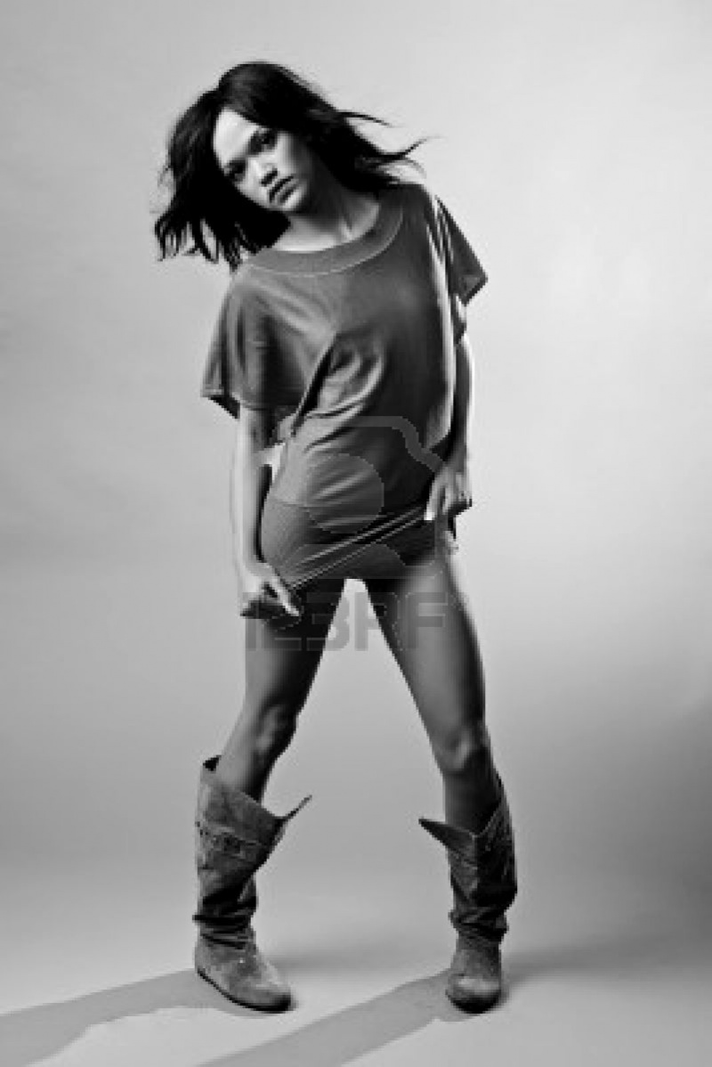 Female model photo shoot of rona kay