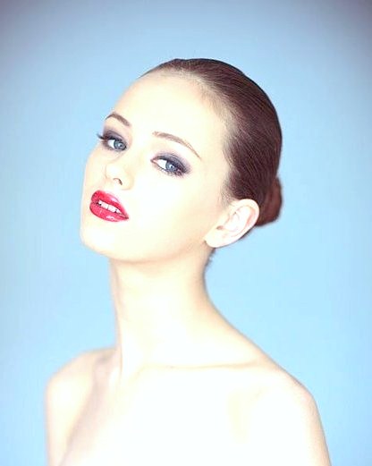 Female model photo shoot of Emma Ellis Makeup in Test Shot