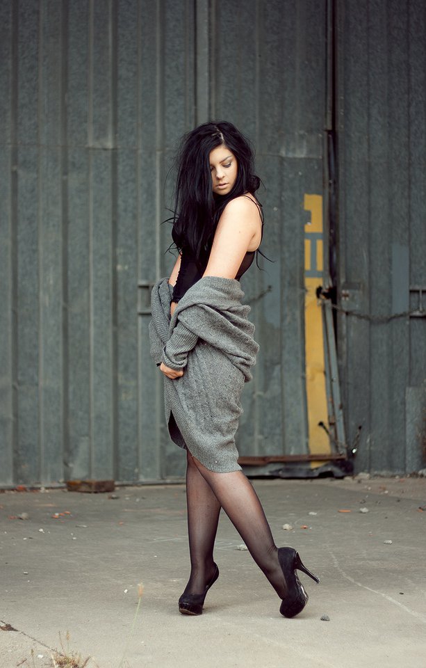 Female model photo shoot of Gabriella Butt