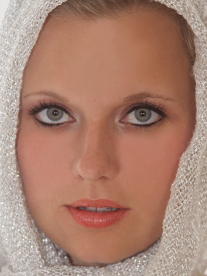 Female model photo shoot of Jessica Stone