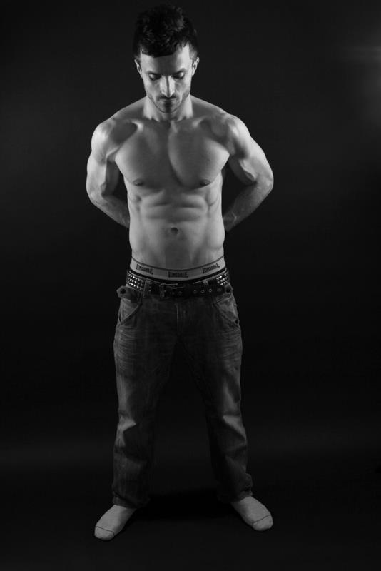 Male model photo shoot of Roberto Young