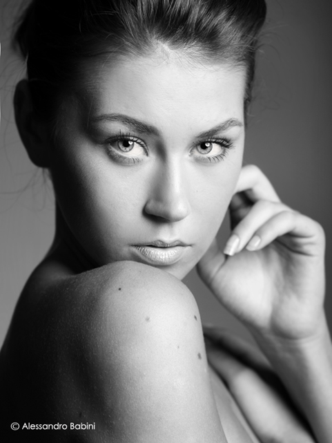 Female model photo shoot of Masha Diduk