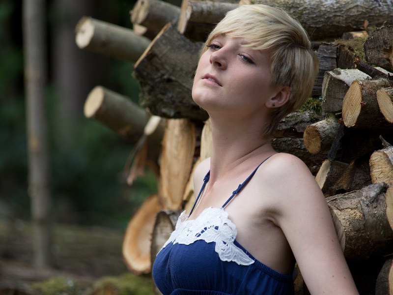 Female model photo shoot of Elaine hughes in Woods