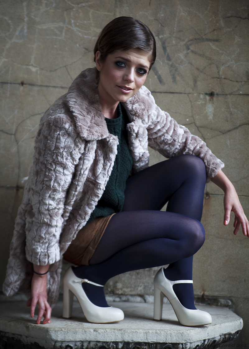 Female model photo shoot of AmandaRose by Brad J Gerrard in Gunnersbry Park, London