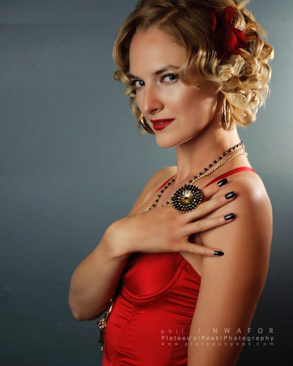 Female model photo shoot of Yelena Fedorchenko