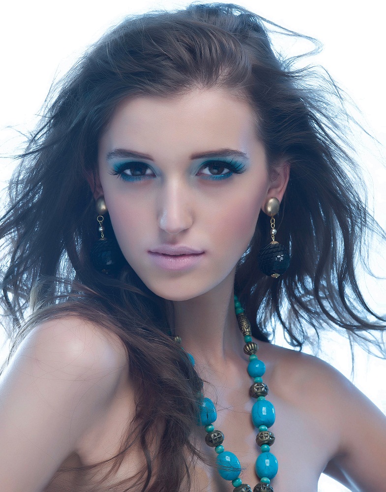Female model photo shoot of Claudia Alex Mua