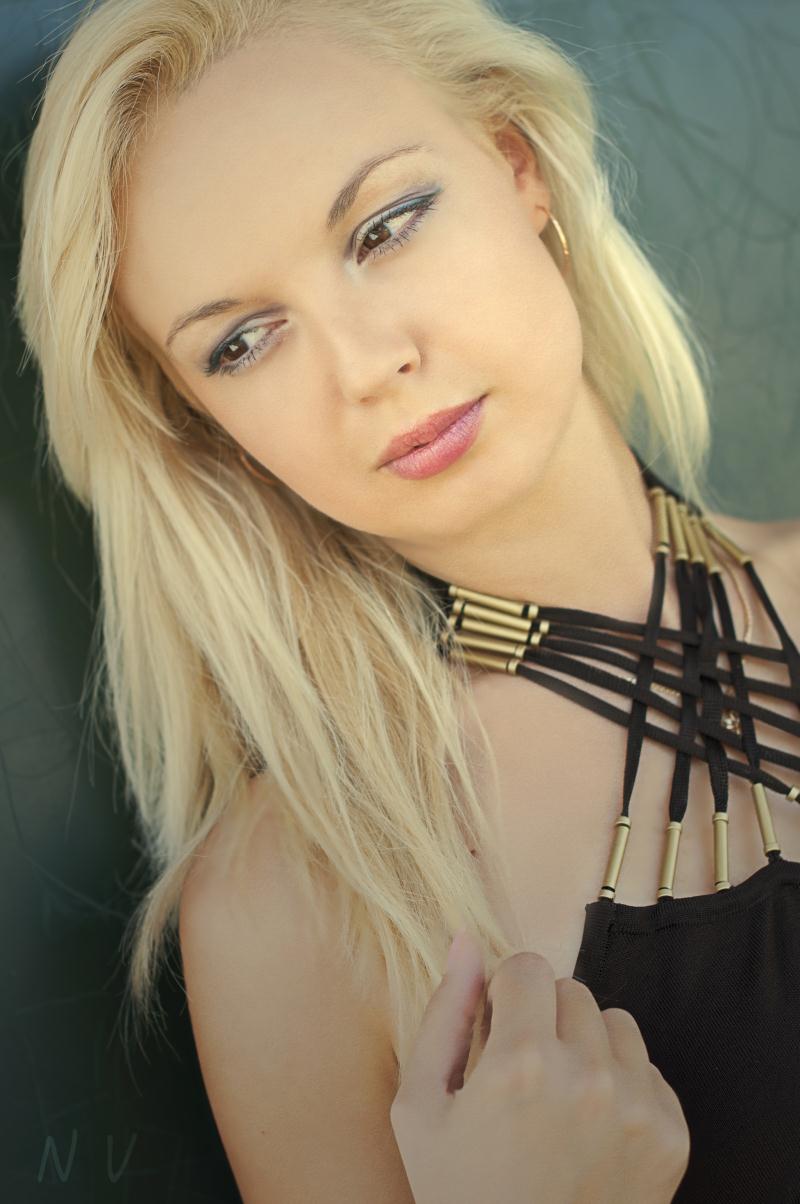 Female model photo shoot of Anastasia Khodyreva