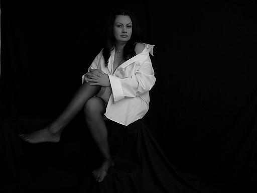 Female model photo shoot of PAULITA_S