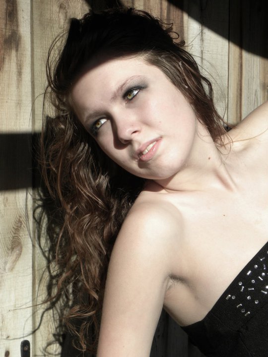 Female model photo shoot of Angelface93