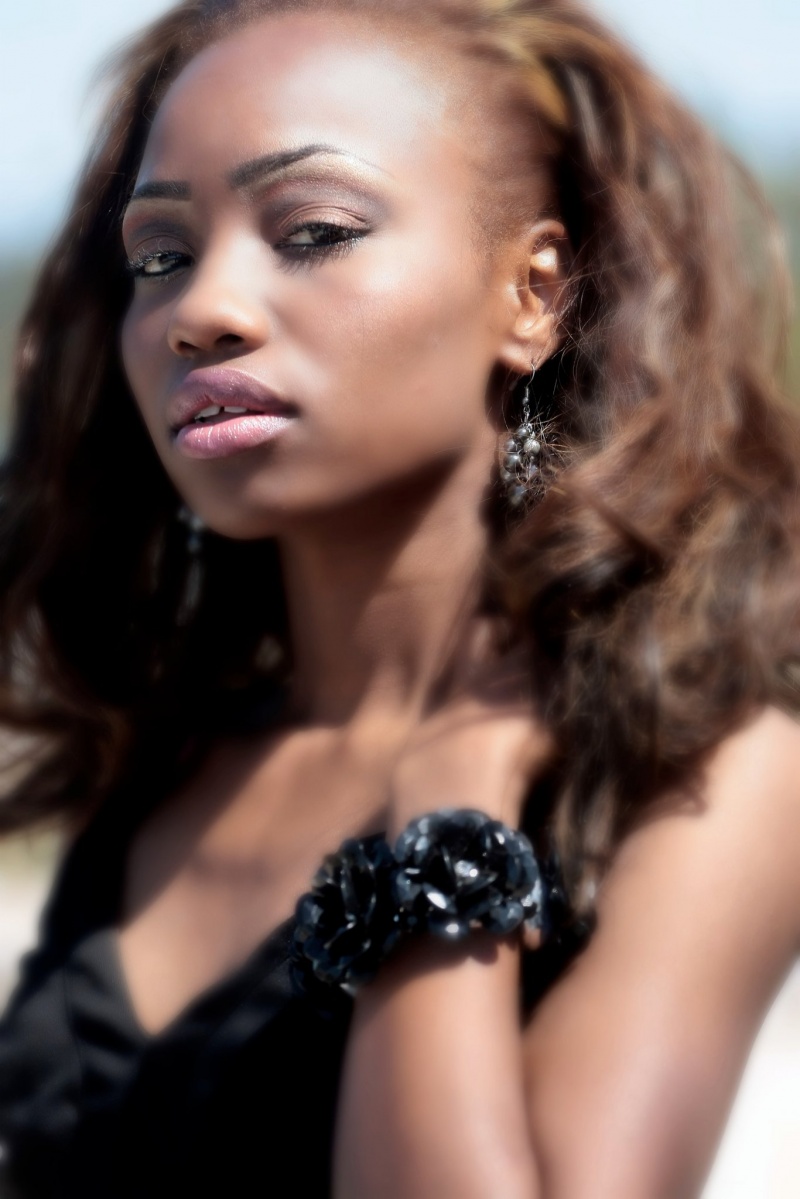 Female model photo shoot of Tyrhonda Knowles