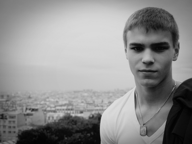 Male model photo shoot of Niek  in Paris, France