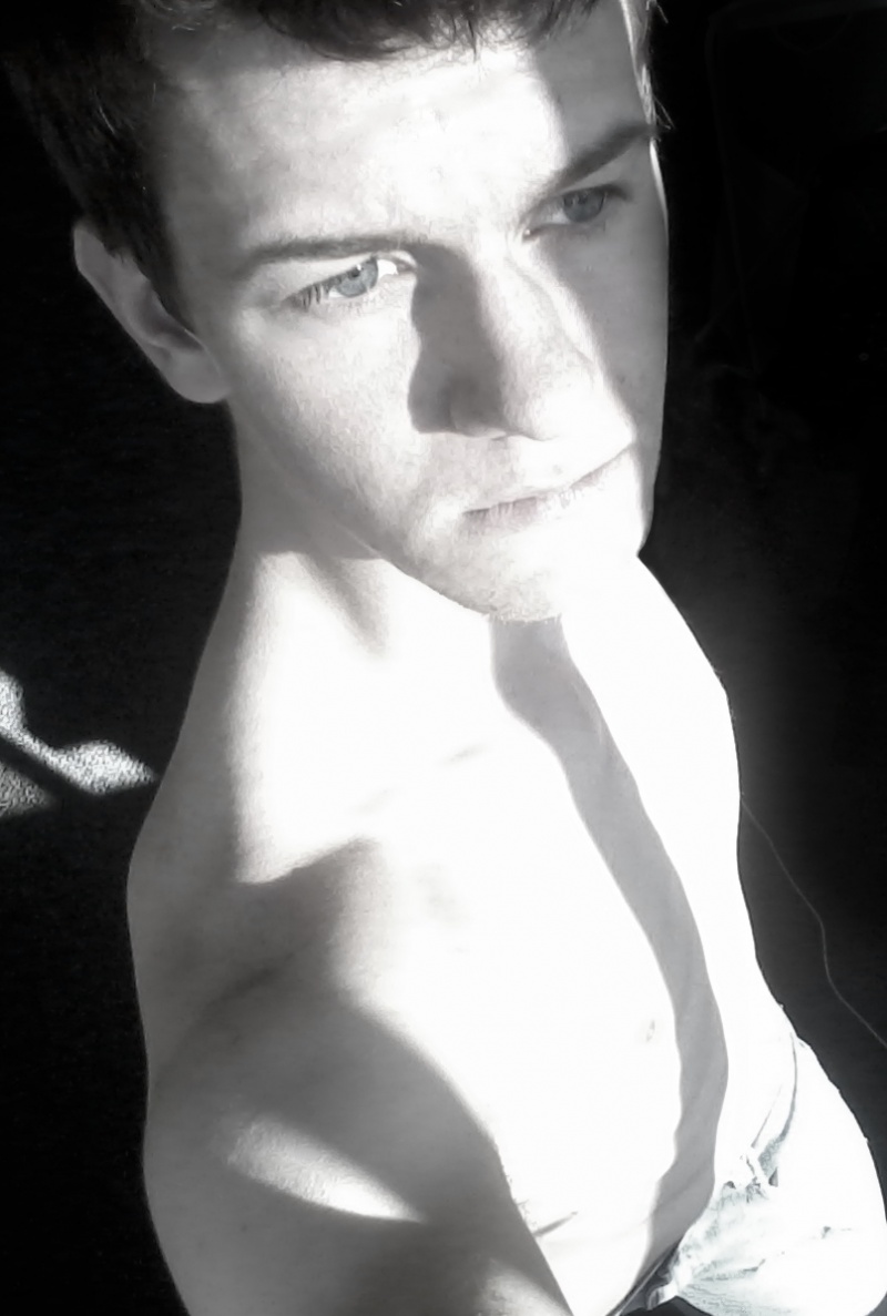 Male model photo shoot of Phoenix Damien Grey