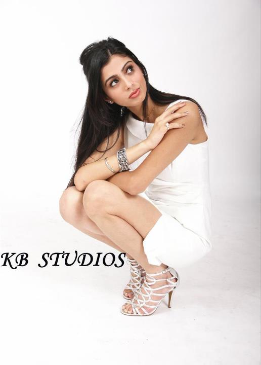 Female model photo shoot of rashi b