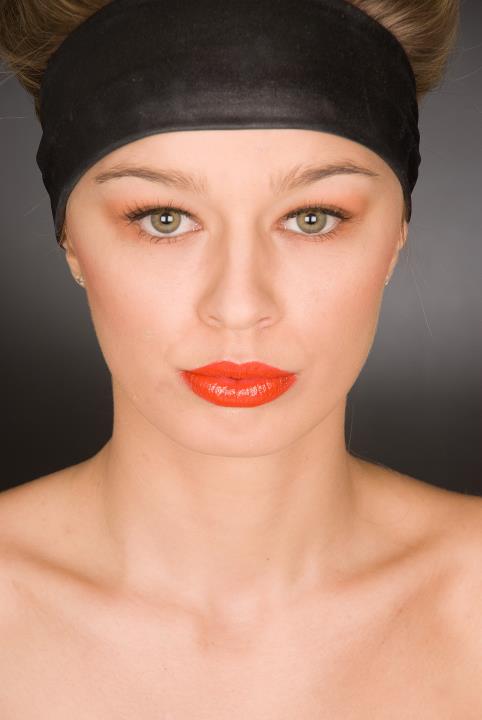 Female model photo shoot of Bianka Brunner Make-up