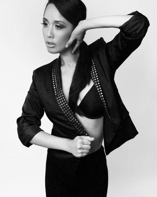 Female model photo shoot of Emily Duong