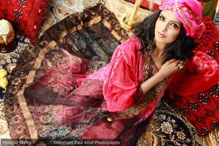 Female model photo shoot of Jaineesha Patel