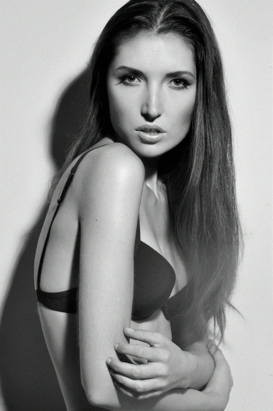 Female model photo shoot of Dana Spence by Tony Veloz