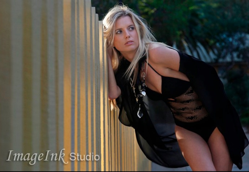 Female model photo shoot of Clover1234567