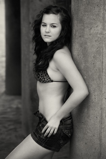 Female model photo shoot of HannahLaisne in Hunnington Beach, California