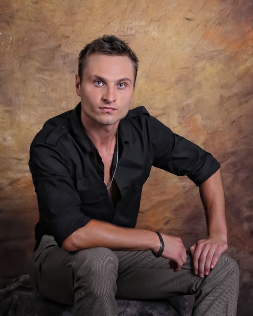 Male model photo shoot of Dmitriy Evdokimov