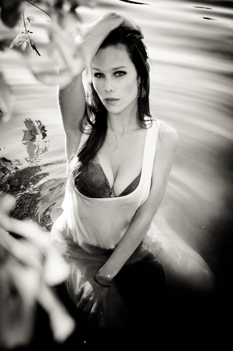 Female model photo shoot of Rachel Bond