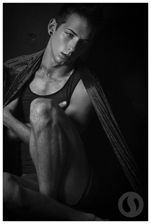 Male model photo shoot of jono drysdale
