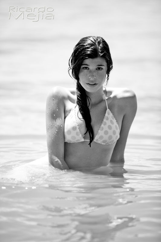 Female model photo shoot of Lynsey Knapp by Ricardo Mejia
