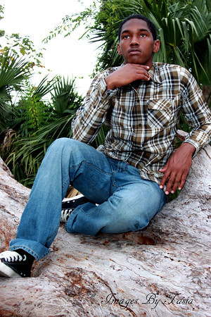 Male model photo shoot of Darrick Richardson  by Images By Tasia 