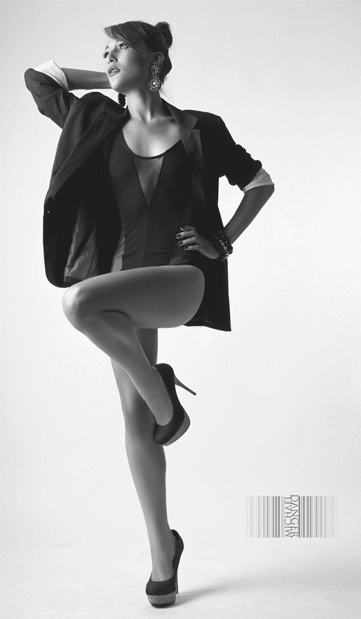 Female model photo shoot of Amanda Andonian
