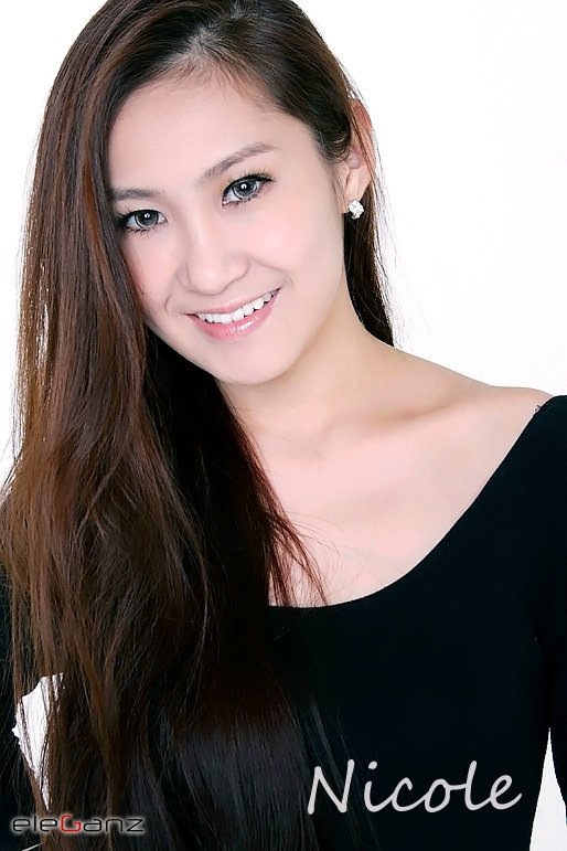 Female model photo shoot of Nicolewonng