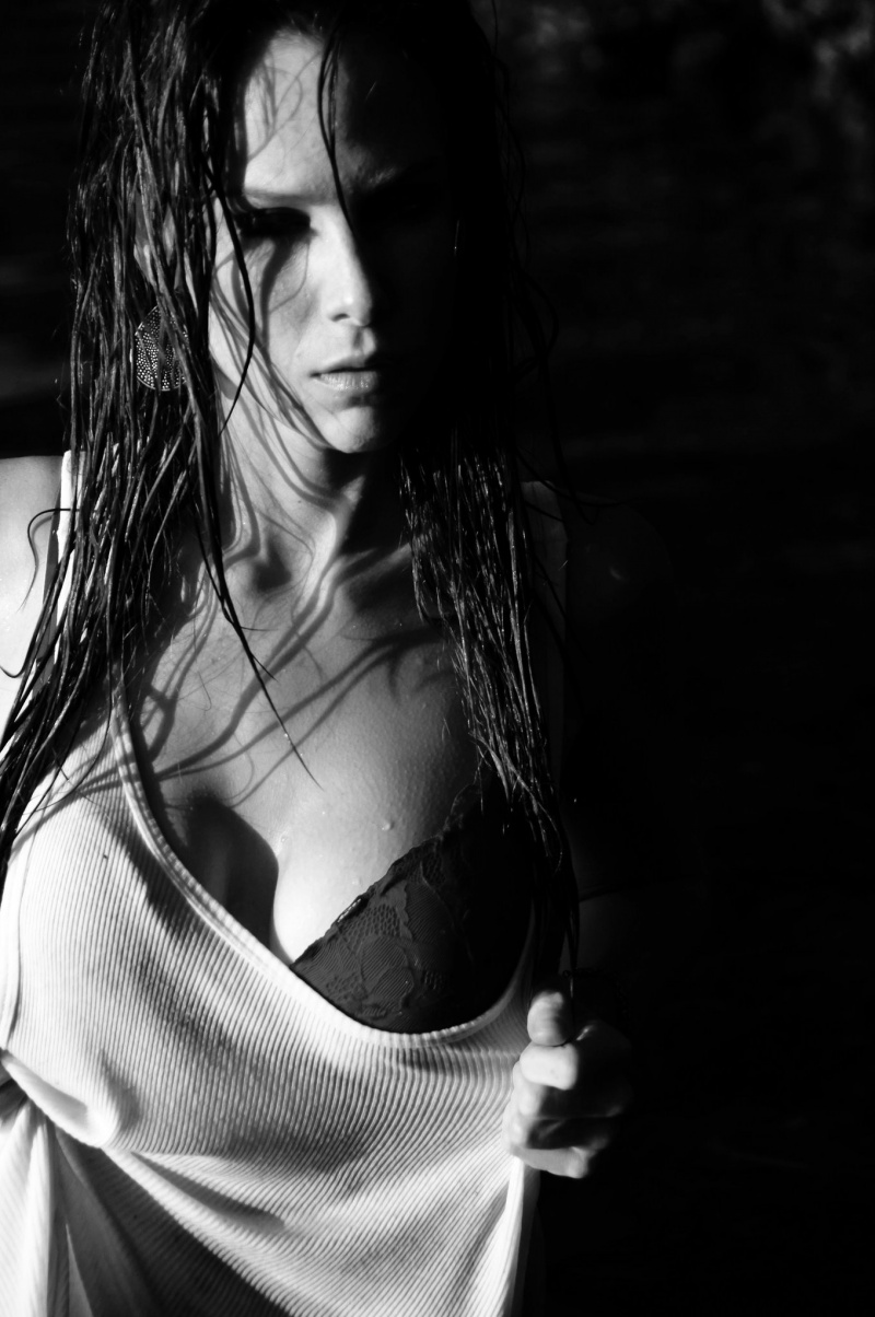 Female model photo shoot of Rachel Bond