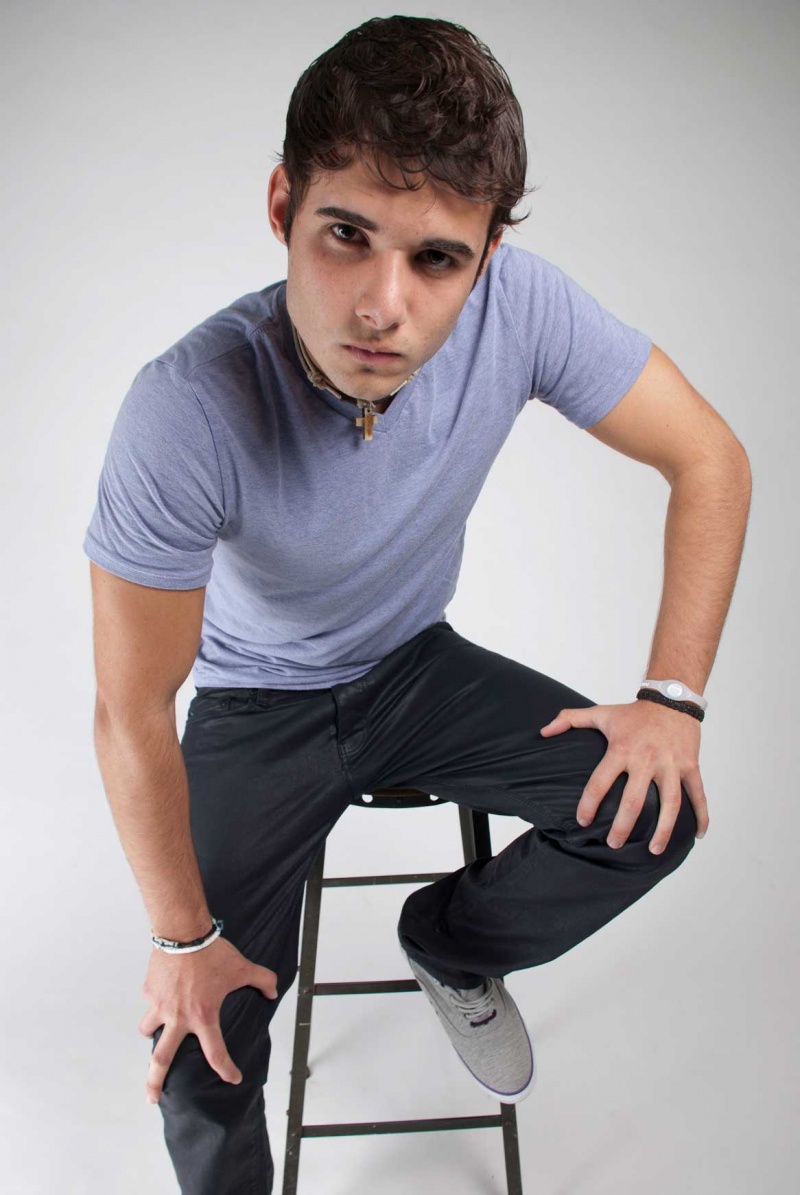 Male model photo shoot of Raul Serrano 