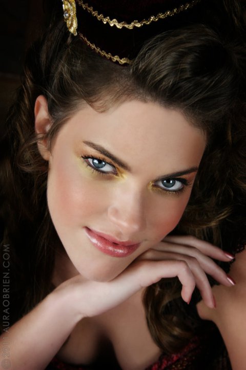 Female model photo shoot of Zoezbeauty by AuraPixels Photography