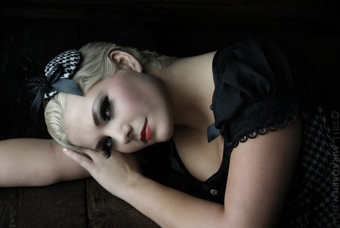 Female model photo shoot of Zoezbeauty by AuraPixels Photography
