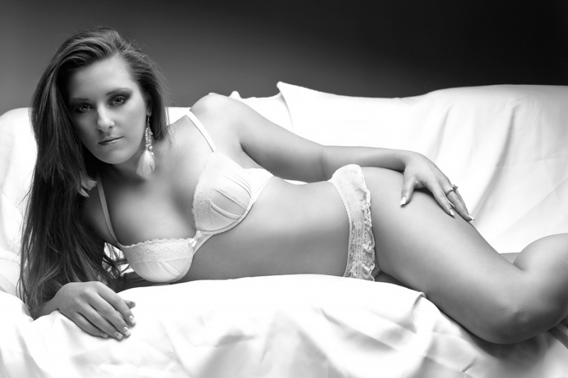 Female model photo shoot of Lyndsay Gannon