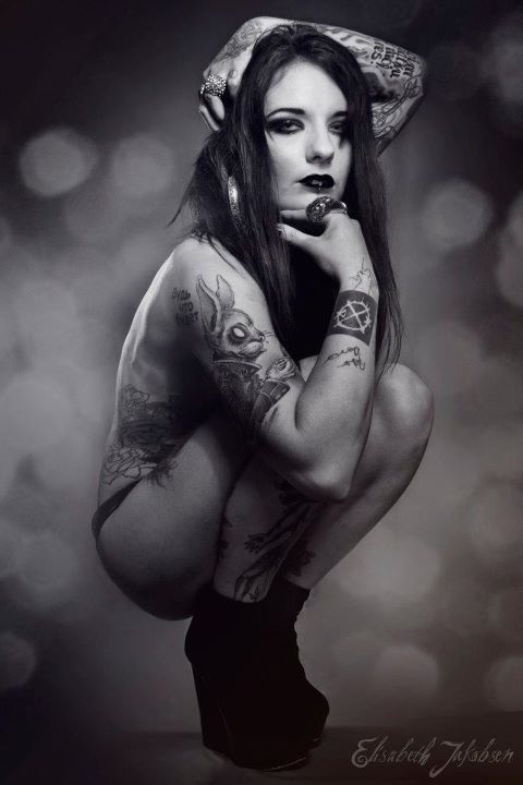 Female model photo shoot of izzy blackheart
