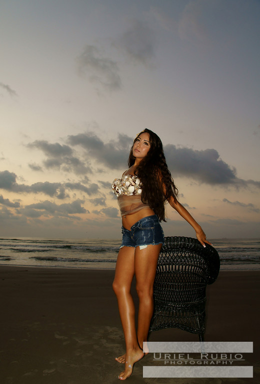 Female model photo shoot of Claribella in Galveston