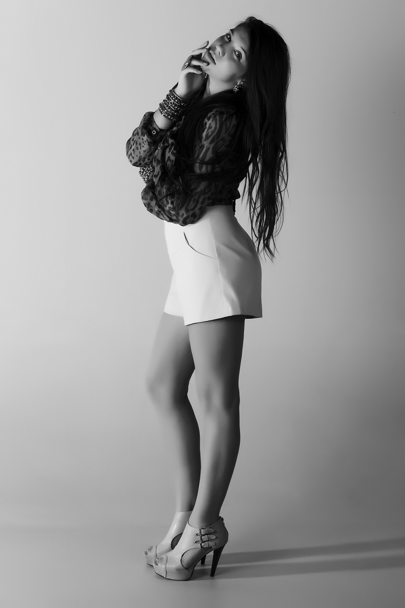 Female model photo shoot of Tahnee McDiarmid-Turk