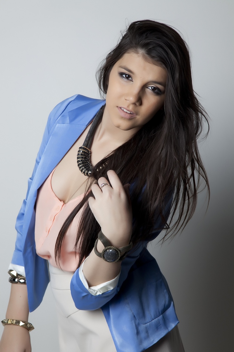 Female model photo shoot of Tahnee McDiarmid-Turk