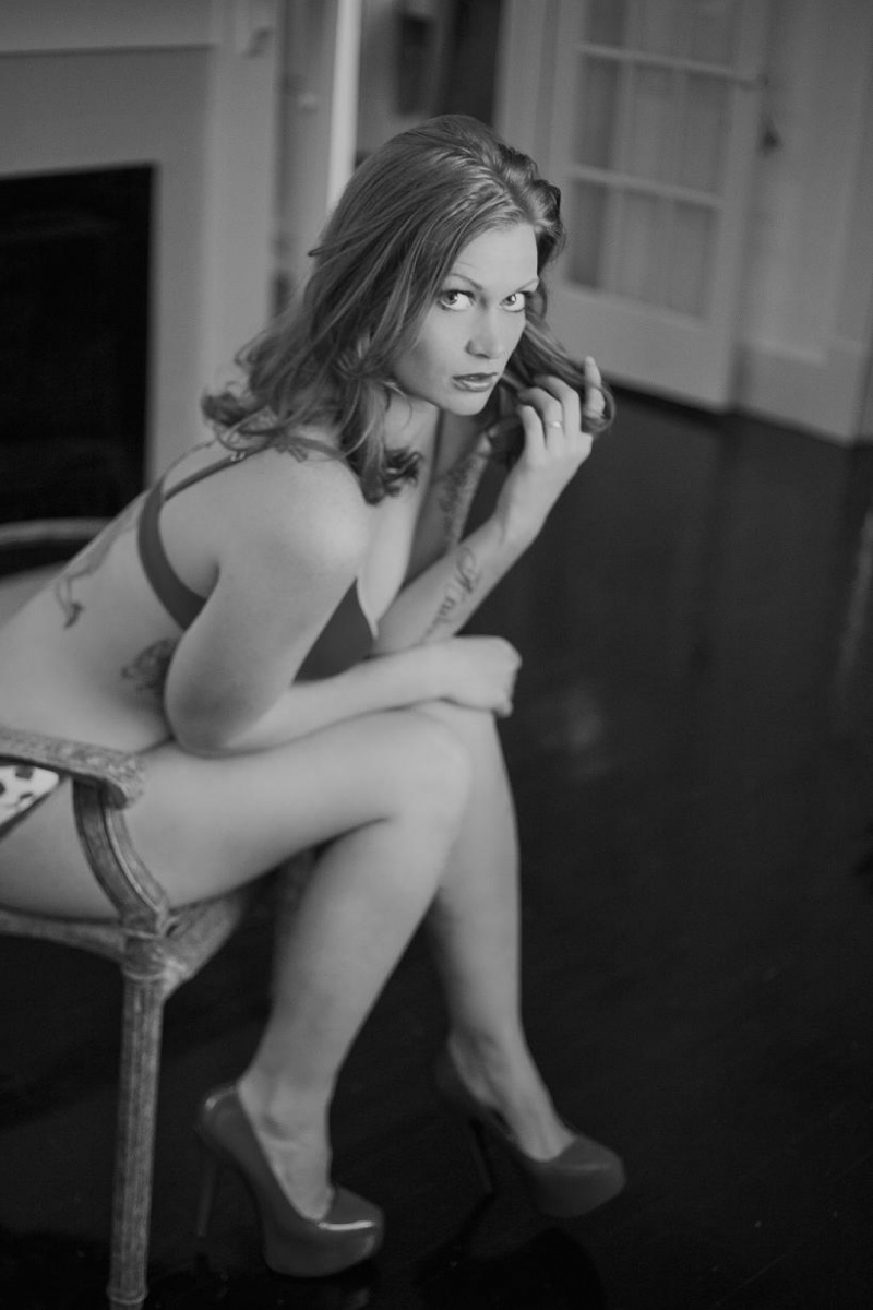 Female model photo shoot of Polly Pistols