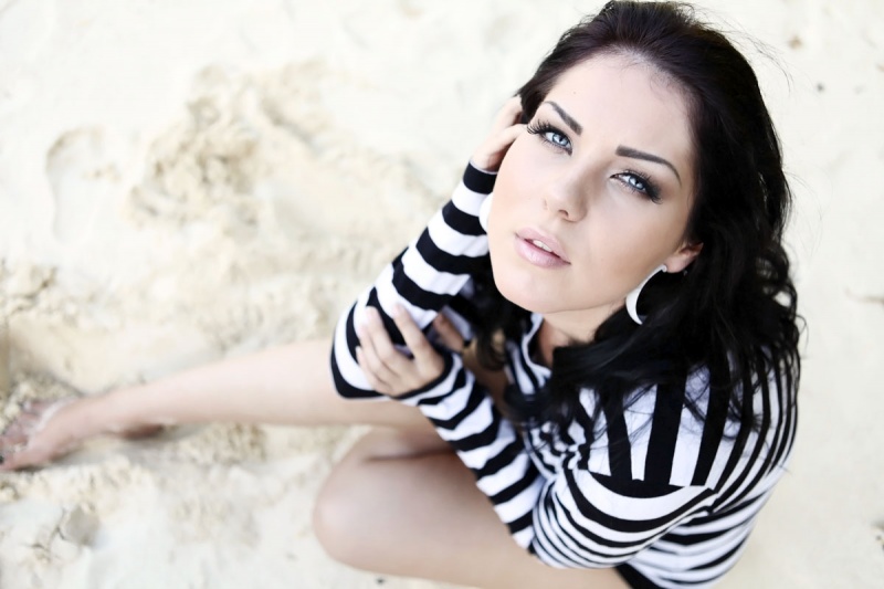 Female model photo shoot of Kimberly Clay