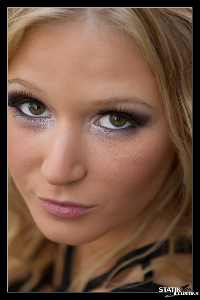 Female model photo shoot of grace craymer