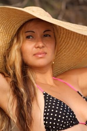 Female model photo shoot of Sunyshine by Donna Welch in Honolulu, HI