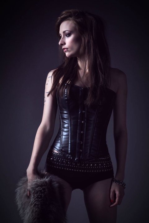 Female model photo shoot of Alice Roe