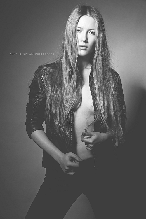 Female model photo shoot of Newfaceinberlin