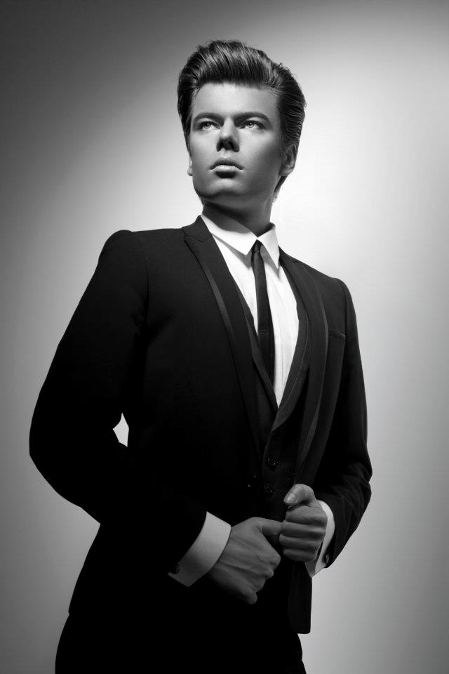 Male model photo shoot of Alexander Ravinskii
