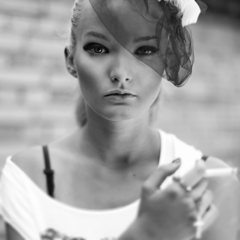 Female model photo shoot of Karolina Foks