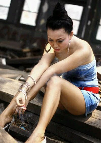 Female model photo shoot of Inez Van De Kook
